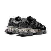 9060 "Black/Castlerock"