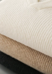 PREMIUM CASHMERE RIBBED V-NECK SWEATER