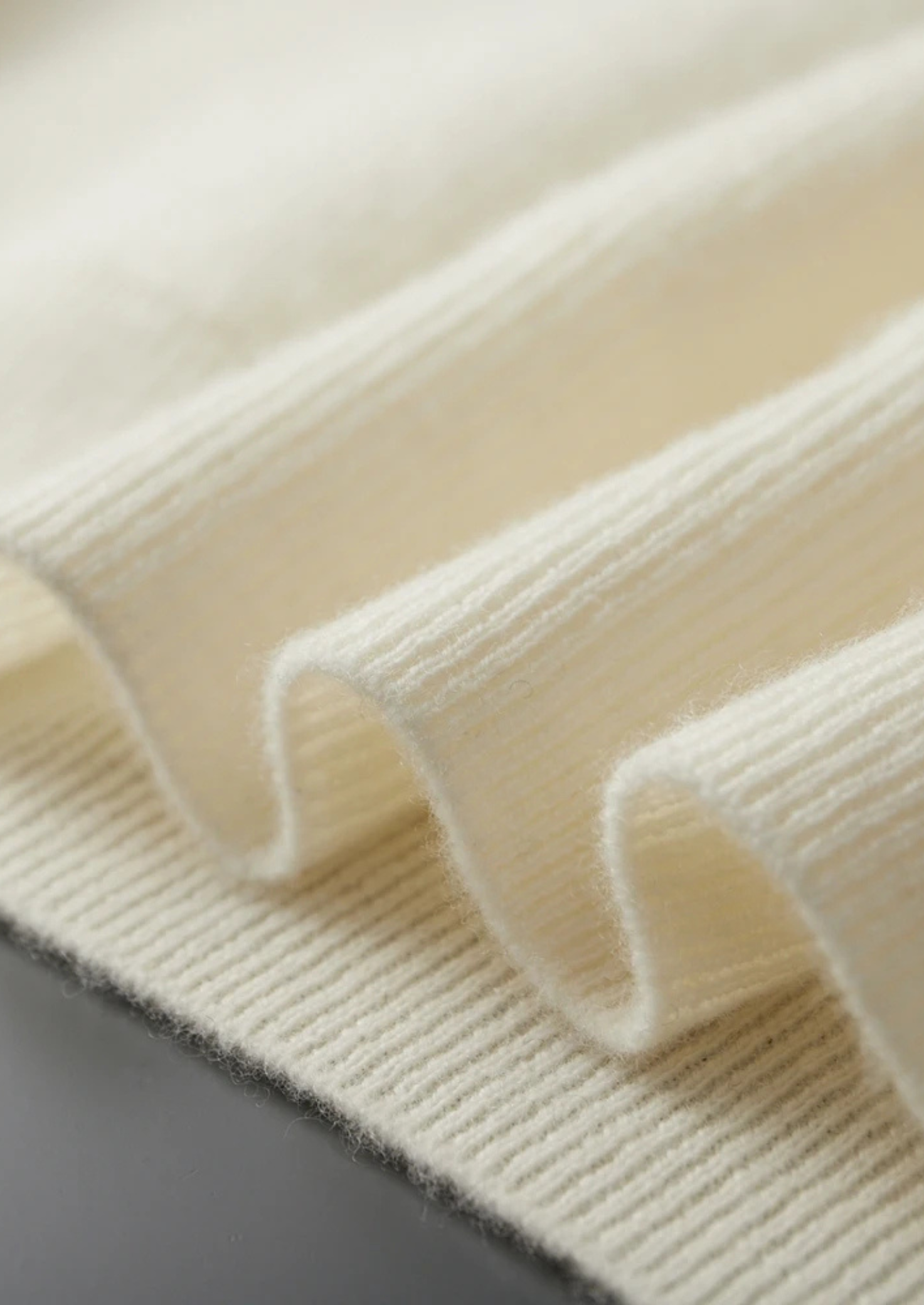 PREMIUM CASHMERE RIBBED HALF-ZIP SWEATER