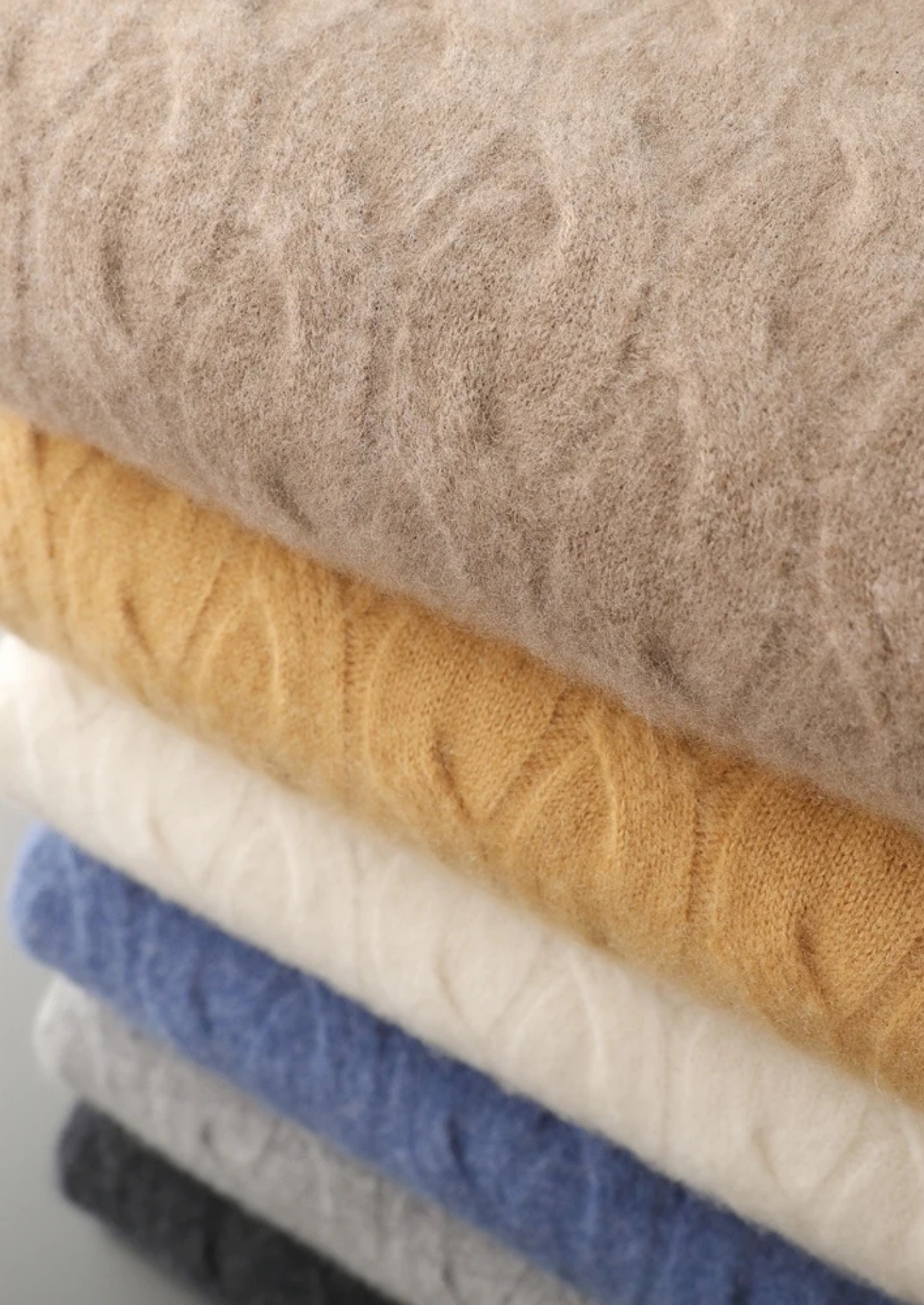 PREMIUM CASHMERE CABLE CREWNECK